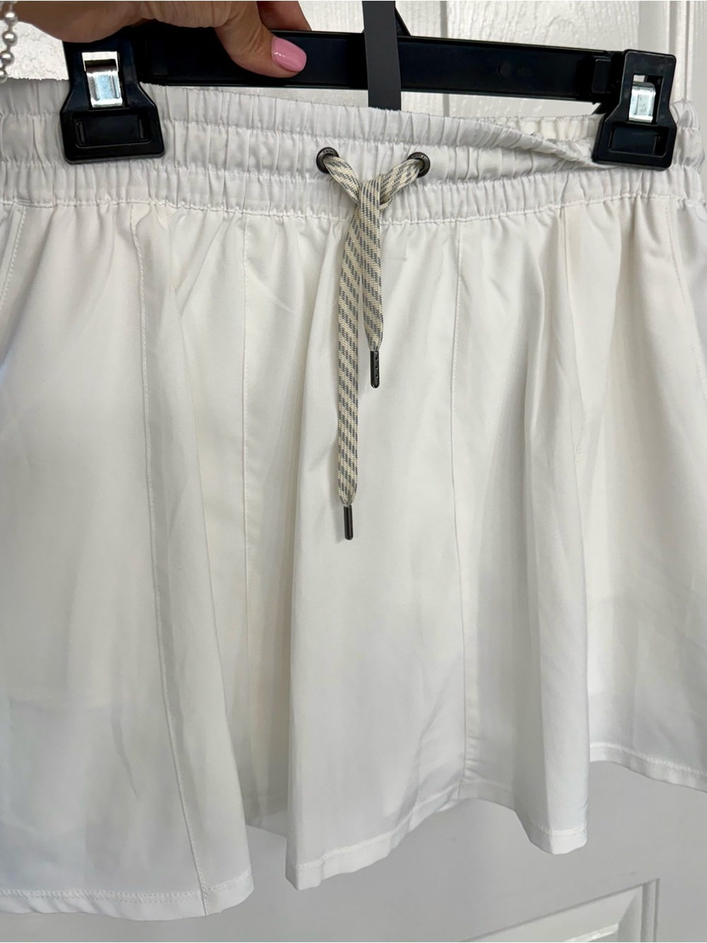 Vuori White Athletic Skirt with Elastic Waistband - Picture 2 of 4